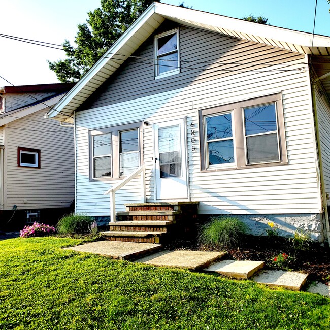 6805 Flowerdale Ave, Unit Front