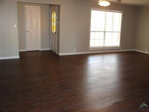 423 Top Hill Dr in Tyler, TX - Building Photo - Building Photo