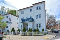 42 Orchard Rd, Unit U2 in Brookline, MA - Foto de edificio - Building Photo