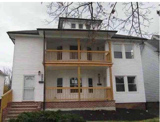 1569 Glenmont Rd, Unit 2nd floor in East Cleveland, OH - Building Photo - Building Photo