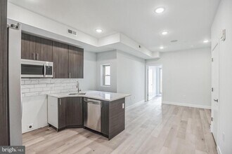 2218 N Marshall St in Philadelphia, PA - Building Photo - Building Photo