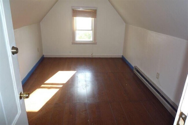 569 Main St, Unit 2 in Medford, MA - Foto de edificio - Building Photo