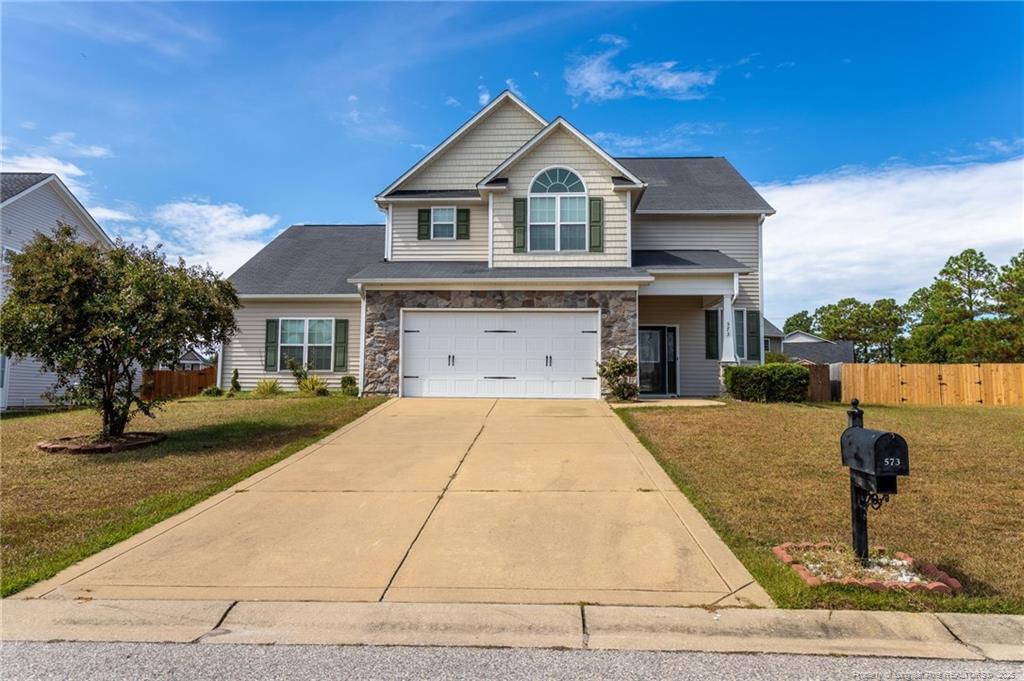 573 Wedgefield Dr in Raeford, NC - Building Photo