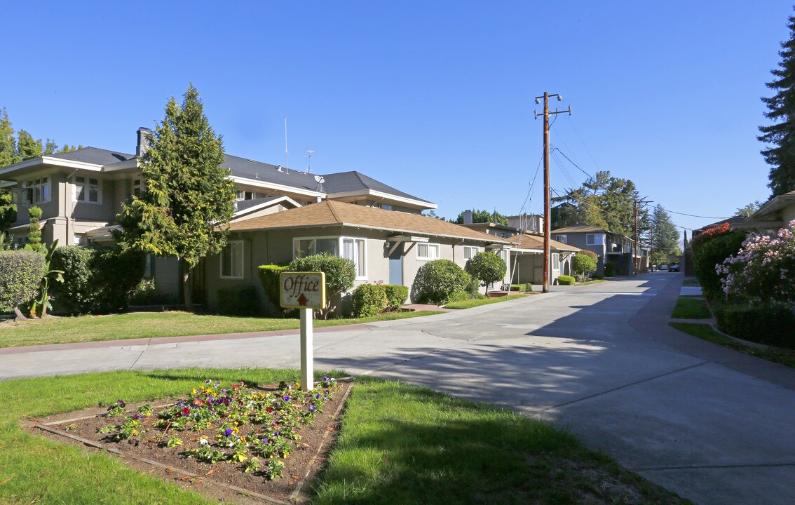 The Villa Apartments in San Jose, CA - Building Photo