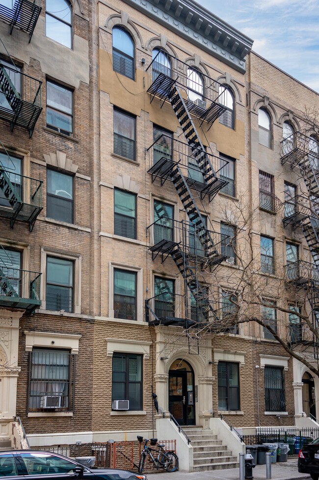 107 E 100th St in New York, NY - Building Photo - Building Photo