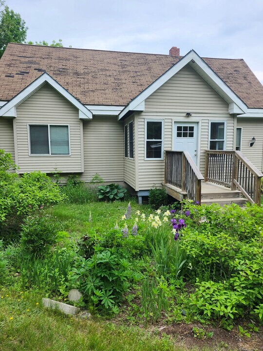 227 Whitcomb Rd in Belfast, ME - Building Photo