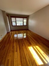331 Boxwood Ct in Elizabeth, NJ - Building Photo - Building Photo