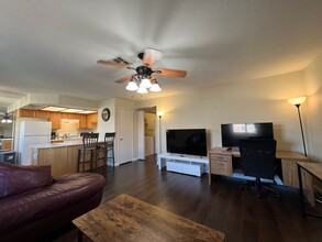 8410 Eldora Ave in Las Vegas, NV - Building Photo - Building Photo