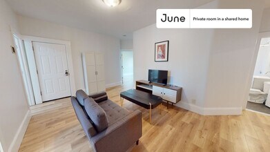 Private bedroom in 5 bed/2 bath Home in Boston, MA - Building Photo - Building Photo