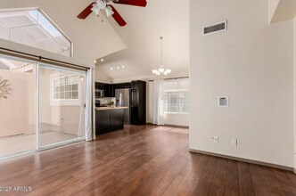 1633 E Lakeside Dr, Unit 106 in Gilbert, AZ - Building Photo - Building Photo