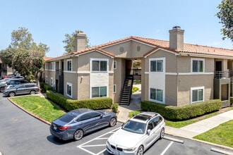 Verano in San Diego, CA - Foto de edificio - Building Photo