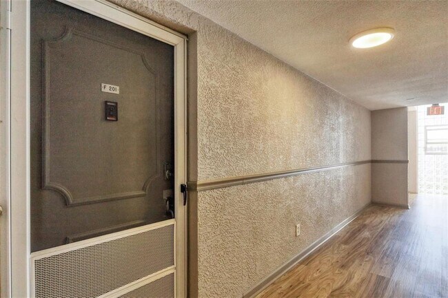 2100 Benjamin Franklin Dr in Sarasota, FL - Building Photo - Building Photo