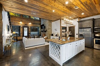 222 Lost Creek Trl in Broken Bow, OK - Foto de edificio - Building Photo