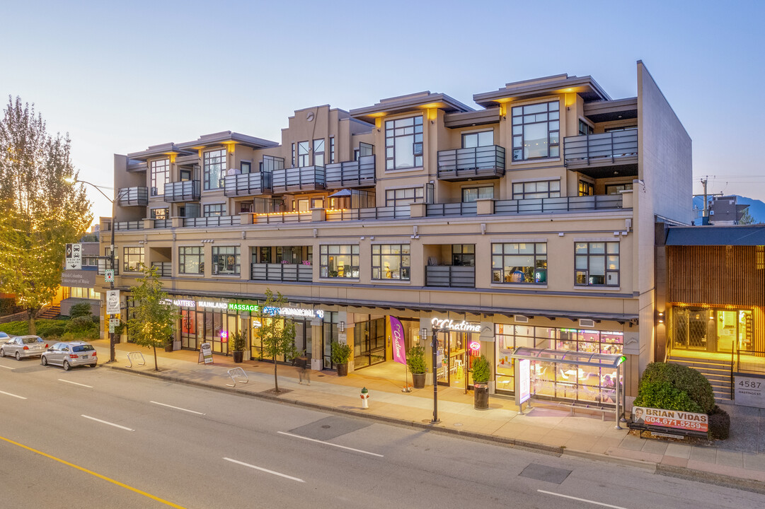 Teatro in Burnaby, BC - Building Photo