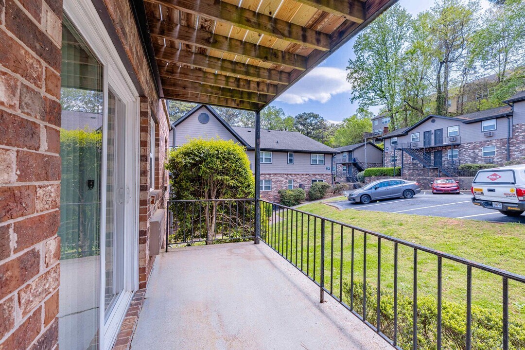 2213 Briarcliff Rd NE in Atlanta, GA - Foto de edificio