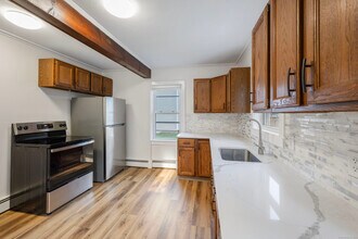 36 Woodbridge St in Manchester, CT - Building Photo - Building Photo