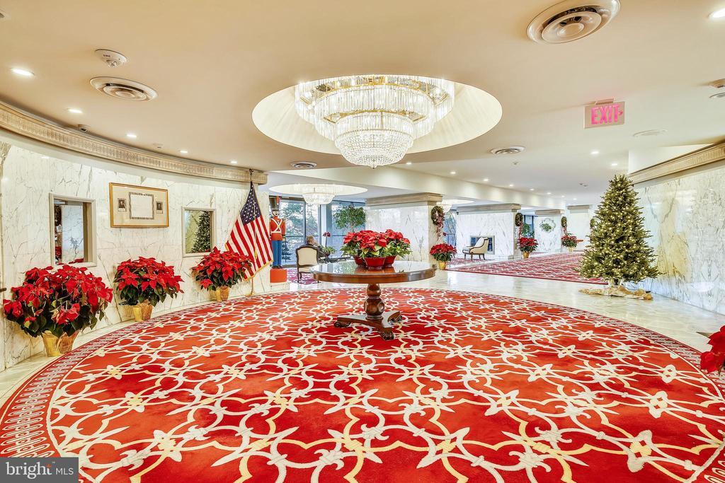 1101 S Arlington Ridge Rd in Arlington, VA - Foto de edificio