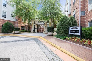 9486 Virginia Center Blvd, Unit 316 in Vienna, VA - Building Photo