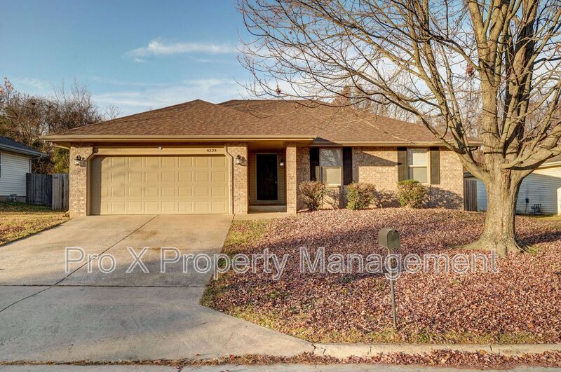 4223 W Madison St in Springfield, MO - Building Photo