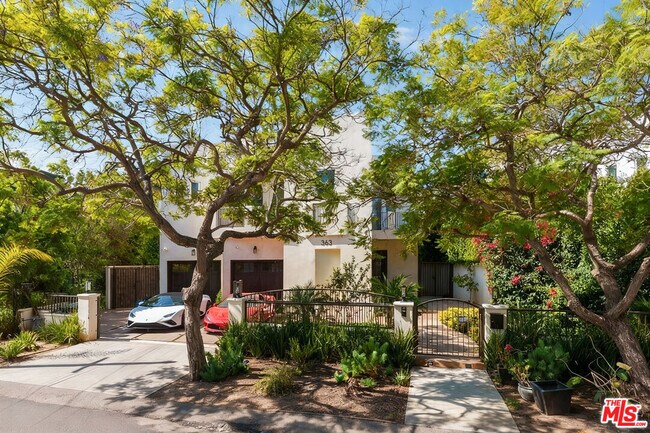 363 S Saltair Ave in Los Angeles, CA - Building Photo - Building Photo