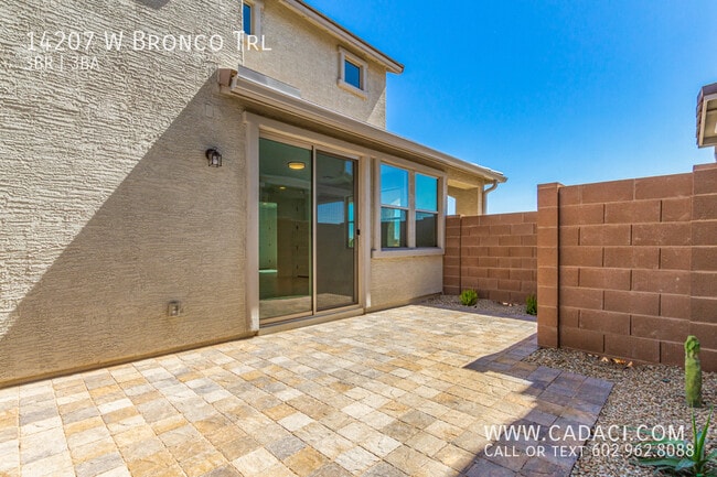 14207 W Bronco Trl in Surprise, AZ - Foto de edificio - Building Photo