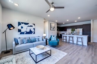 Solace at Rainier Ridge in Puyallup, WA - Foto de edificio - Building Photo