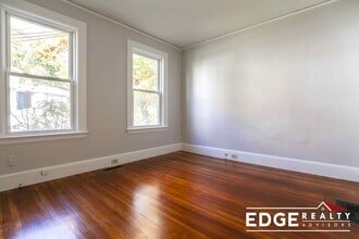 33 Palmer St, Unit L in Waltham, MA - Foto de edificio - Building Photo