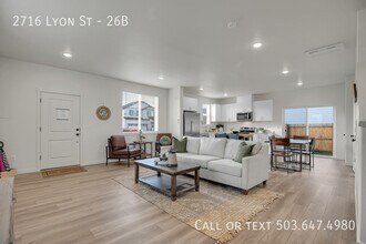 2716 SE Lyon St in Albany, OR - Building Photo - Building Photo