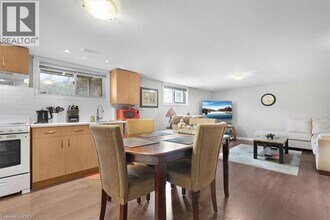 26 Wiltshire Dr in Brantford, ON - Building Photo - Building Photo