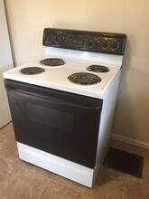 1 Bed / 1 Bath House in Springfield, MO in Springfield, MO - Building Photo - Building Photo