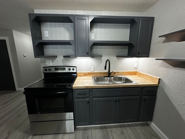 316 Scarsdale Cir in Lake Ozark, MO - Building Photo - Building Photo