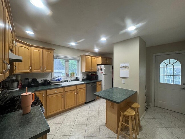 53 Farragut Ave, Unit 2 in Somerville, MA - Building Photo - Building Photo