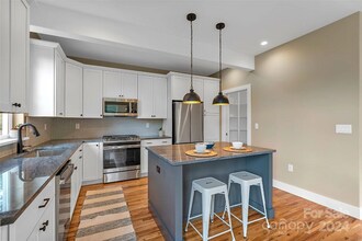 120 Alma Ln in Asheville, NC - Foto de edificio - Building Photo