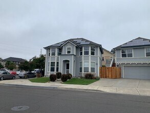1979 Giffen Ave in Santa Rosa, CA - Building Photo - Building Photo