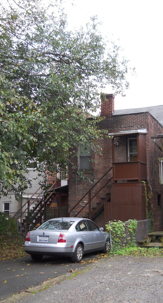 343 Congress St, Unit B in Troy, NY - Building Photo - Building Photo
