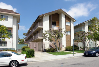 1043 Justin Ave in Glendale, CA - Foto de edificio - Building Photo