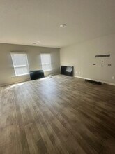 Room in House on Toronto Cir in Hampton, GA - Building Photo - Building Photo