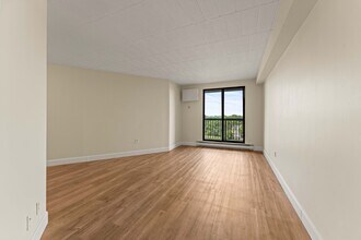 1330 Lauzon Rd in Windsor, ON - Building Photo - Building Photo