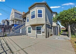 2424 E 24th St in Oakland, CA - Building Photo