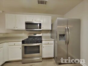 128 Hidden Creek Dr in Canton, GA - Foto de edificio - Building Photo