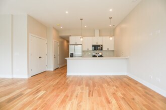 2230 W Wilson Ave in Chicago, IL - Building Photo - Building Photo
