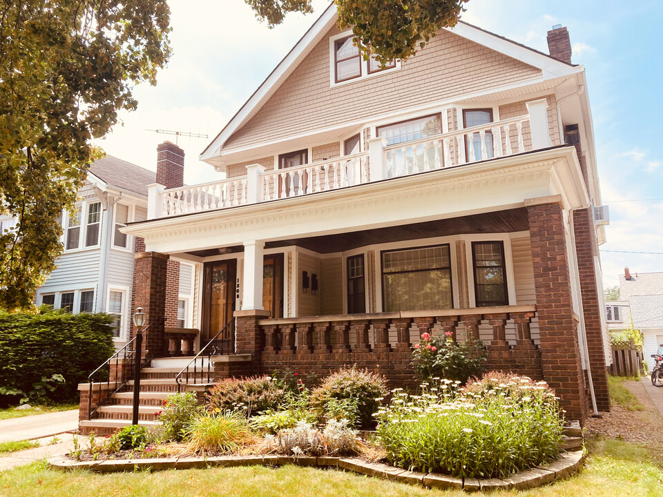 1306 Hathaway Ave in Lakewood, OH - Building Photo