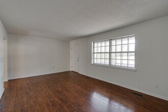 2106 Dabney Dr in Chattanooga, TN - Building Photo - Building Photo