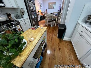 372 Oxford St, Unit 6 in Cambridge, MA - Building Photo - Building Photo