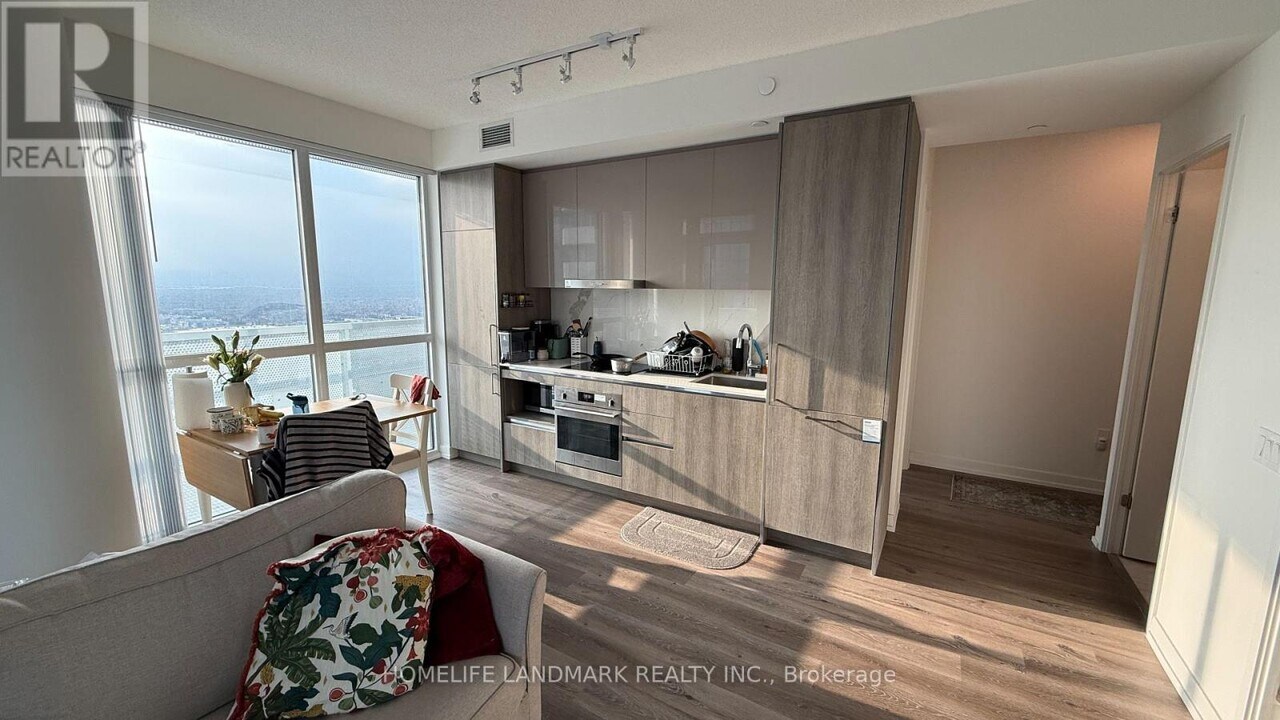 225 Commerce St in Vaughan, ON - Building Photo