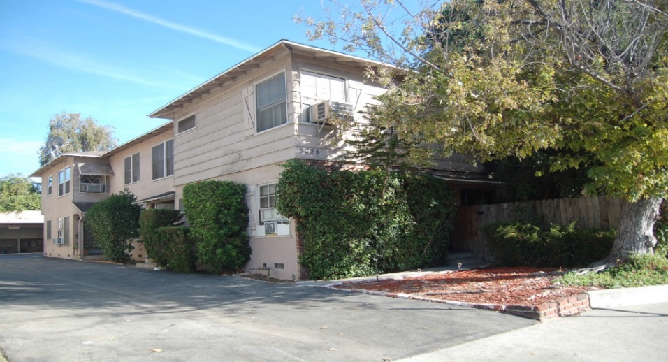 5656 Whitsett Ave in Valley Village, CA - Building Photo