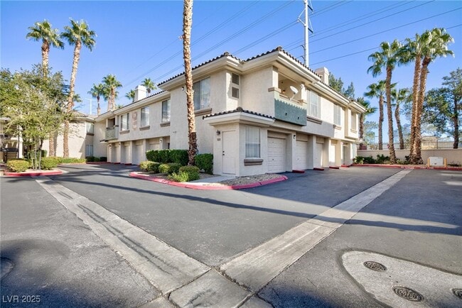 7185 S Durango Dr in Las Vegas, NV - Building Photo - Building Photo