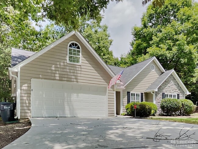 408 Crested View Dr in Loganville, GA - Building Photo - Building Photo