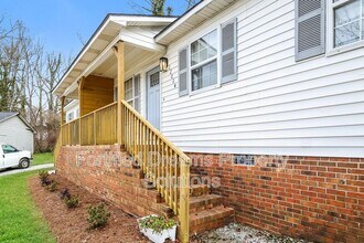 2208 Gable Way, Unit Unit B in High Point, NC - Building Photo - Building Photo