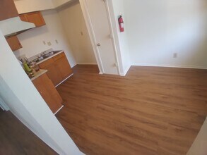 528 Charleston St SE, Unit 3 in Albuquerque, NM - Foto de edificio - Building Photo